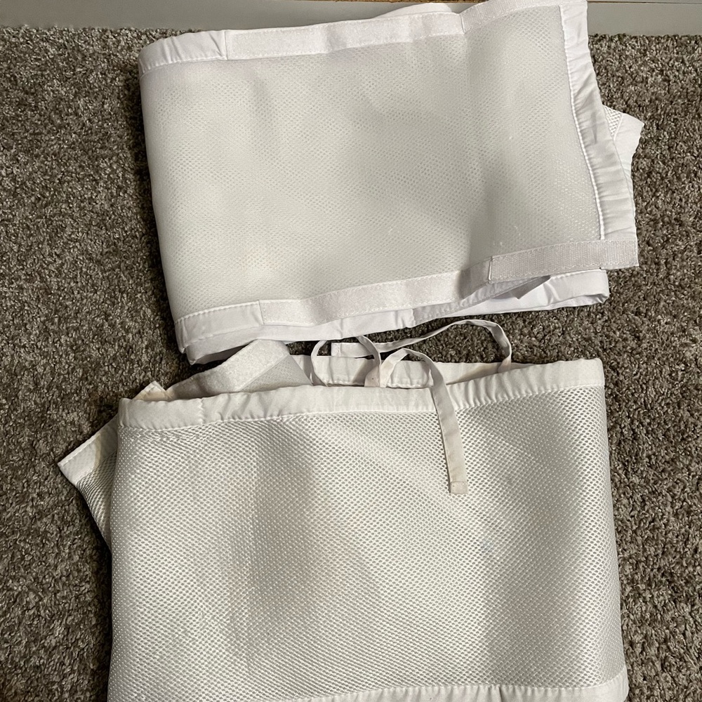Breathable mesh crib liner